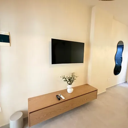 Delor Santorini * Dhërmi